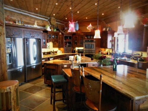 Mcdonald's Ranch Lodge