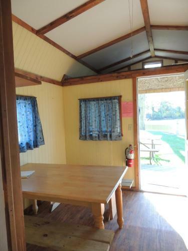 O'connell's Yogi Bear Lakefront Cabin 12