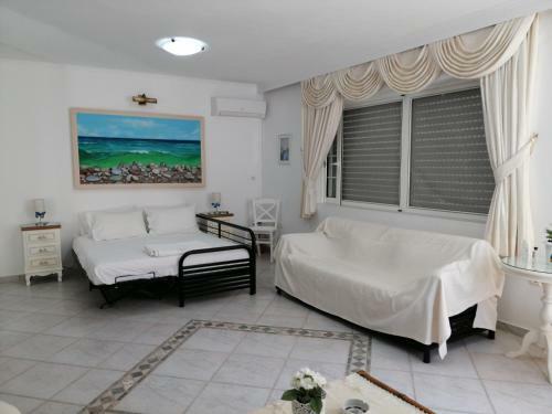 Summer Flat Steps To Beach With Garden & Sea View