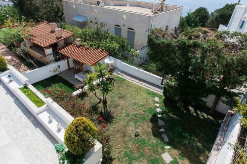 Summer Flat Steps To Beach With Garden & Sea View