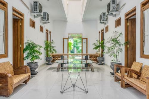 Hostal Reddoorz Syariah Near Taman Pelangi Jogja 2