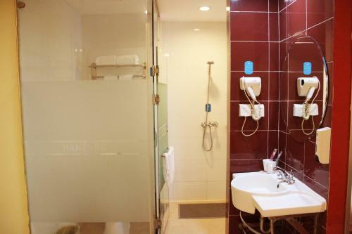Hotel Hanting Express Yining Shanghai City Branch