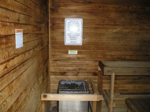 Seaside Camping Resort One-bedroom Cabin 5