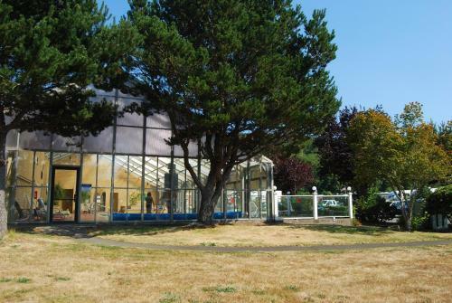 Seaside Camping Resort One-bedroom Cabin 5
