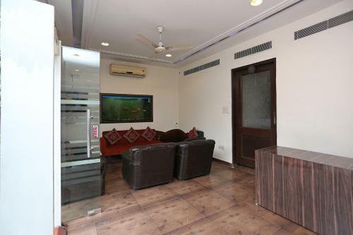 Oyo 526 Hotel Asees Inn