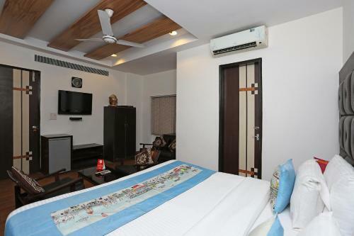Oyo 526 Hotel Asees Inn