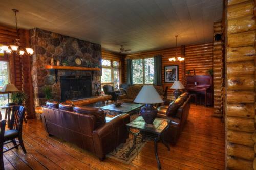 Overlander Mountain Lodge