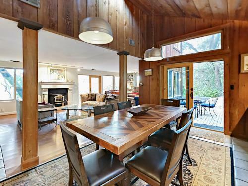 Wooded 1br + Loft, Near Wineries Home