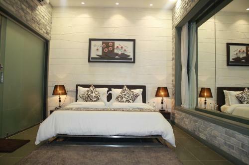 Hotel Tribecca Select Ahmedabad