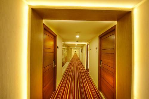 Hotel Mahi's Gateway