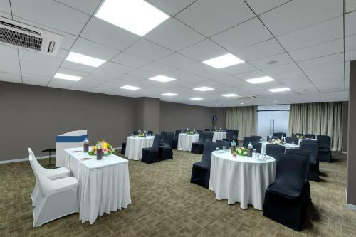 Hotel Wyndham Ahmedabad Shela