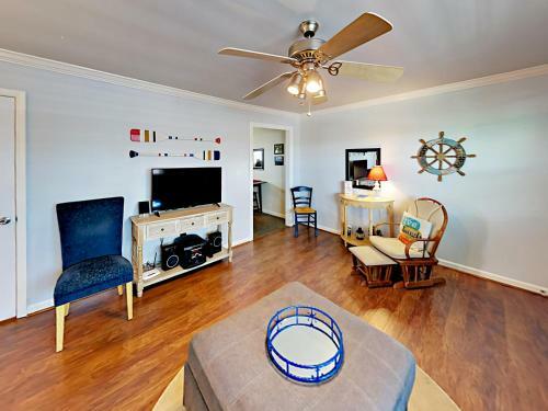 Apartamento 344 E Beach Blvd Condo Unit 21