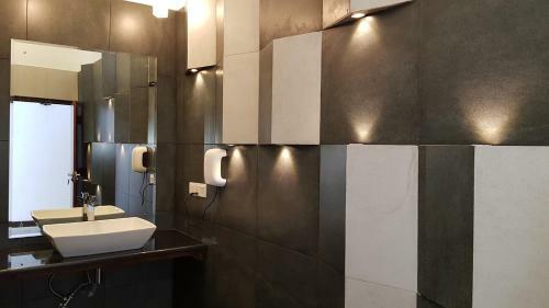 Hotel Blue Whale Resort & Kite Surfing