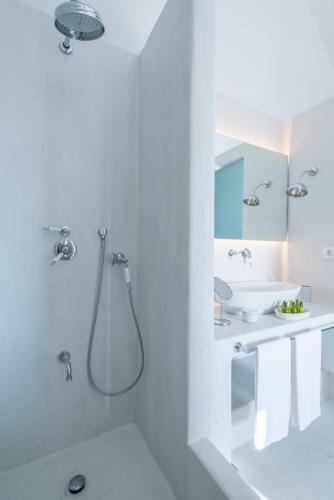 Azar Luxury Villas & Suites