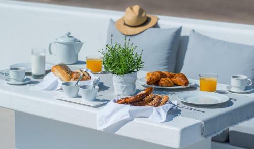Azar Luxury Villas & Suites