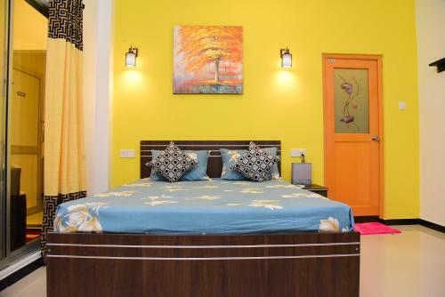 Hostal White Villa Airport Transit Hotel