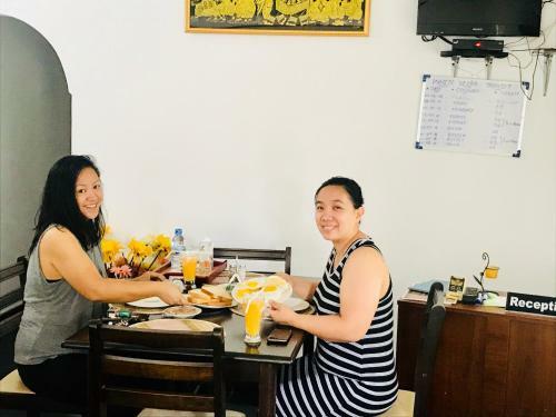 Hostal White Villa Airport Transit Hotel