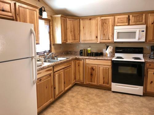 Rockerville Lodge & Cabins