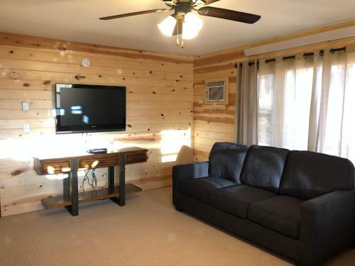 Rockerville Lodge & Cabins