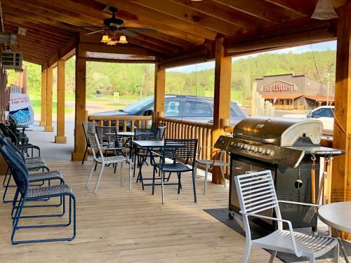 Rockerville Lodge & Cabins