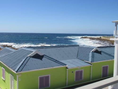 Point Village Accommodation -linky's House