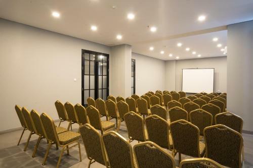 Maple Hotel Grogol