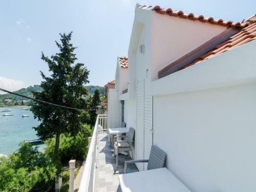 Hostal Holiday Home Macus