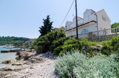 Hostal Holiday Home Macus
