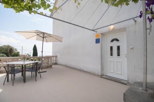 Apartment Mladen