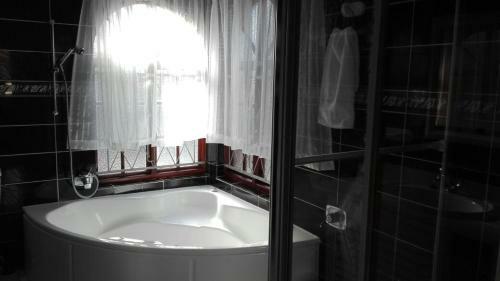 Hostal Versailles B And B