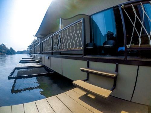 Hotel Binlha Raft