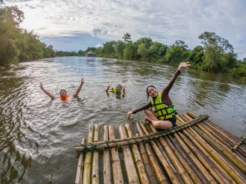 Hotel Binlha Raft