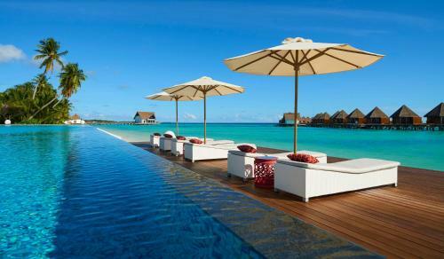 Hotel Mercure Maldives Kooddoo Resort