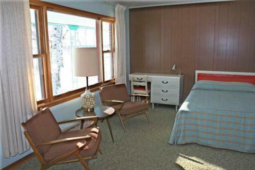 Historic Birch Lodge And Motel