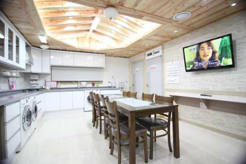 Hostal Easy Guesthouse