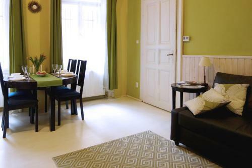 Vivid Rozsa Apartment