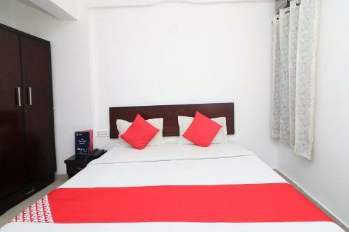 Oyo 23504 Hotel Panther