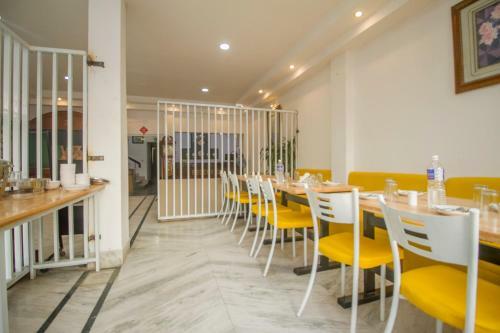 Hotel Oyo 12327 The Mapple