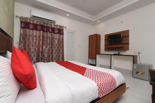Hotel Capital O 13310 Noida Suites