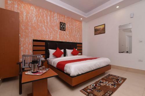 Hotel Capital O 13310 Noida Suites