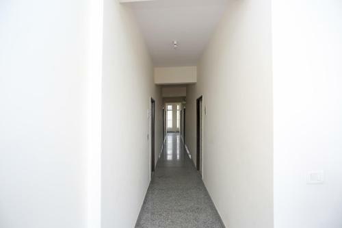 Hotel Oyo 9339 Terrene Empire