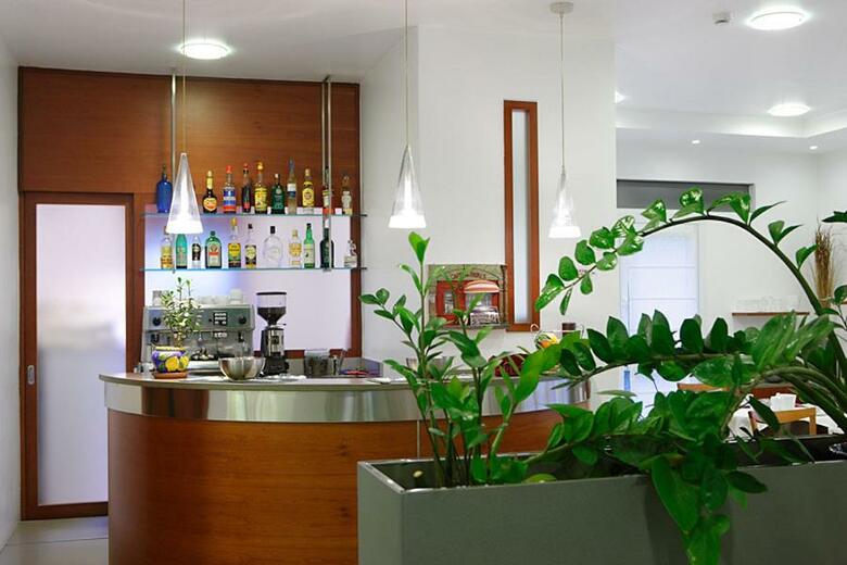 Hotel Paris(.)