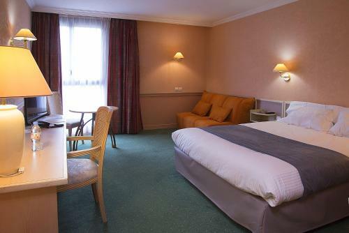 Hotel Lyon Est Logis De France