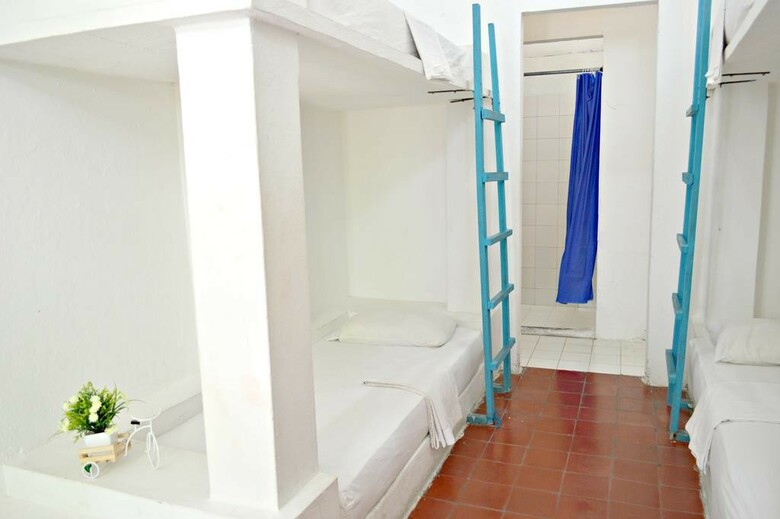 Hostal Media Luna Hostel