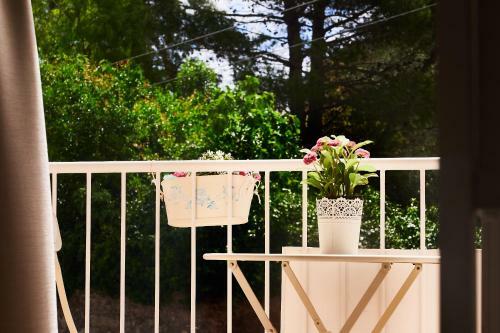 Hostal Dafni - Shabby Chic Guesthouse