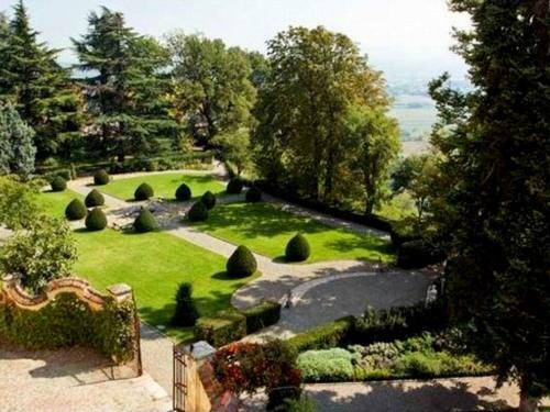 Luxurious Apartment With Garden In Rocca Grimalda