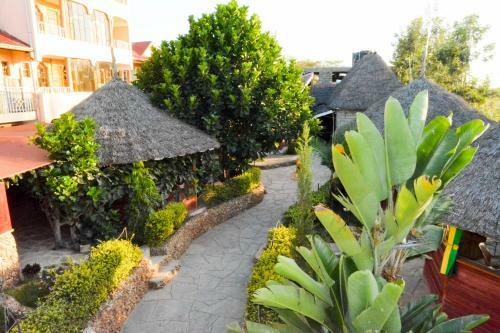 Hotel Pine Breeze Getaway Lukenya