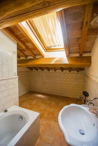 Nuvole Villa Sleeps 8 Pool Wifi