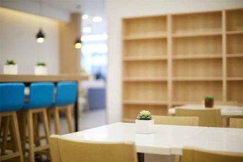 Hotel Hanting Express Qitaihe Pedestrian