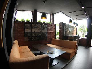 Richmond Hotel And Suites